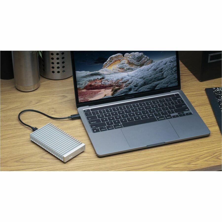 OWC 2TB Express 1M2 USB4 (40Gb/s) Bus-Powered Portable NVMe SSD External Storage Solution OWC 2TB Express 1M2 USB4 (40Gb/s) Bus-Powered Portable NVMe SSD External Storage Solution